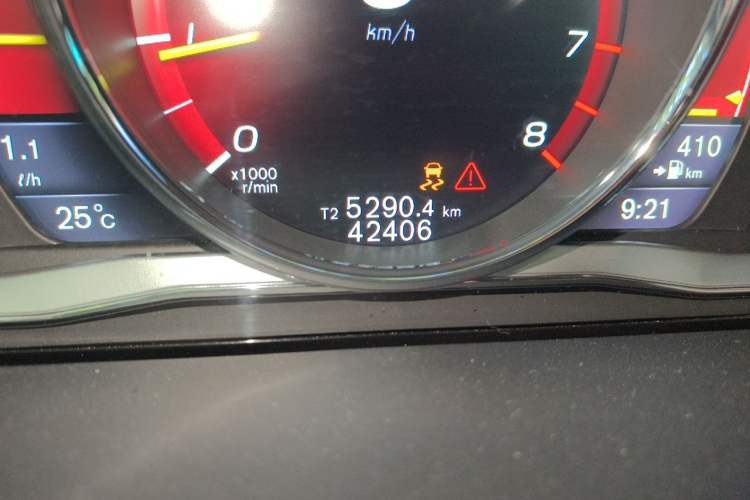 Used Volvo V60 2015 T5 Zhiya Edition Odometer Close Up
