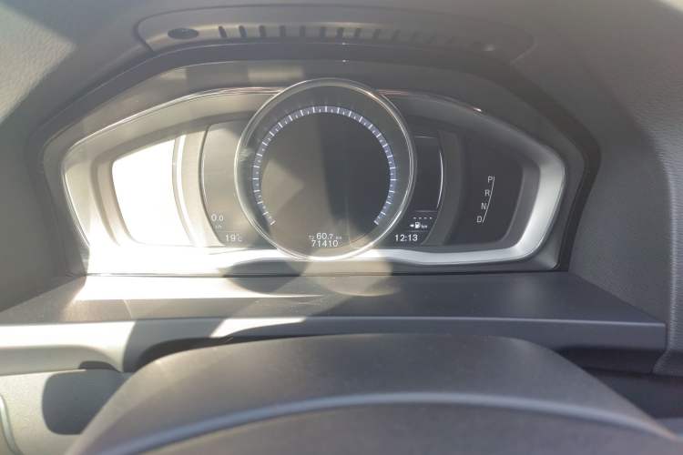 Used Volvo V60 2015 T5 Zhiyi Edition Odometer Close Up