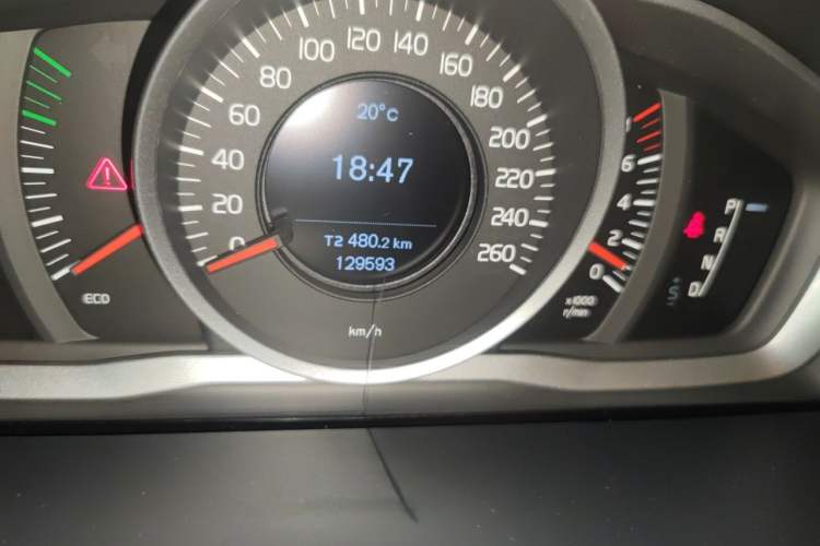 Used Volvo V60 2015 T5 Zhiyi Edition Odometer Close Up
