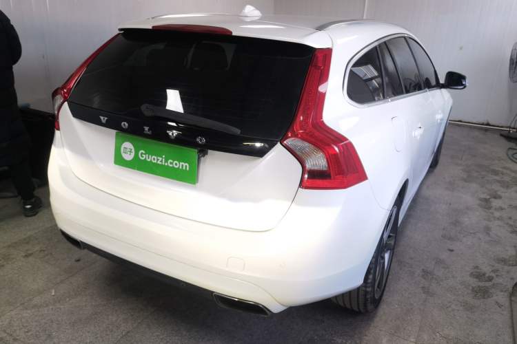 Used Volvo V60 2015 T5 Zhiya Edition Rear Right 45 Deg