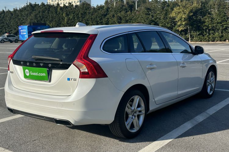 Used Volvo V60 2015 T5 Zhiya Edition Rear Right 45 Deg
