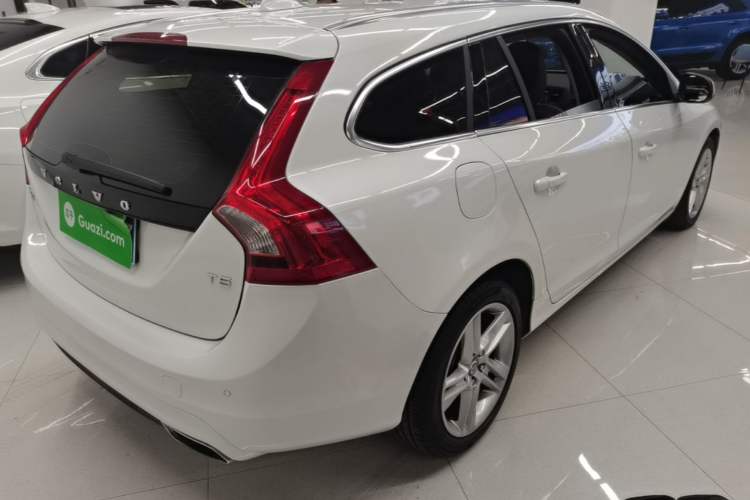 Used Volvo V60 2015 T5 Zhiya Edition Rear Right 45 Deg