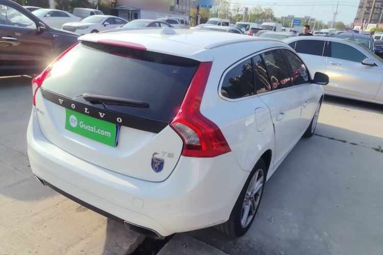 Used Volvo V60 2015 T5 Zhiya Edition Rear Right 45 Deg
