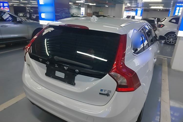 Used Volvo V60 2015 T5 Zhiyi Edition Rear Right 45 Deg