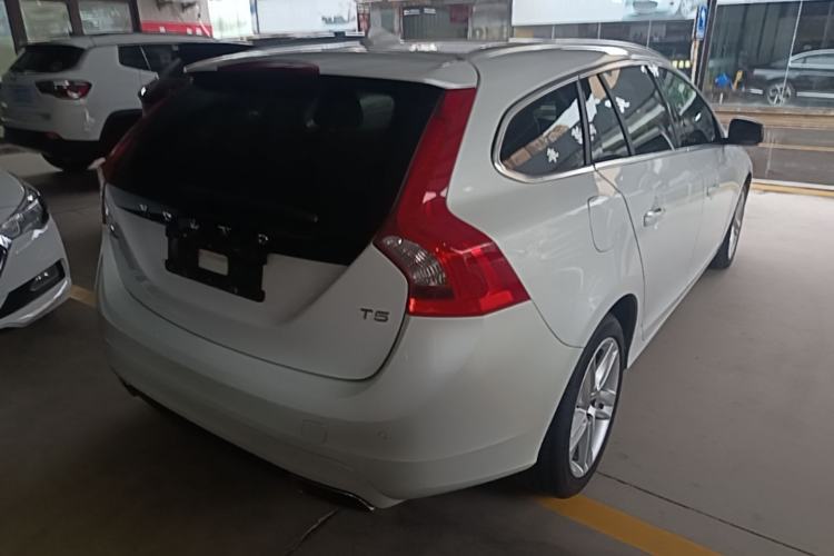 Used Volvo V60 2015 T5 Zhiya Edition Rear Right 45 Deg