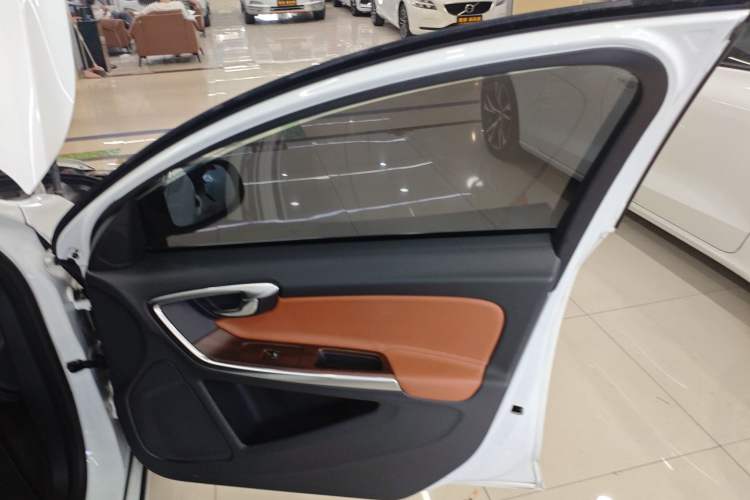 Used Volvo V60 2015 T5 Zhiyi Edition Right Front Door Interior