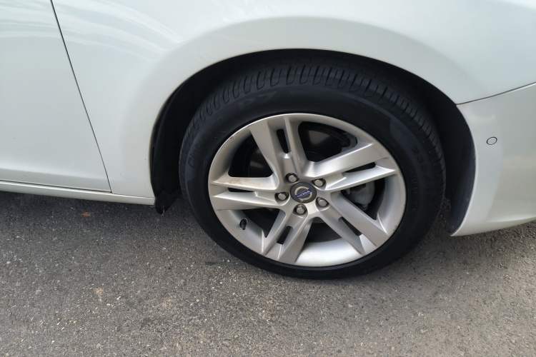 Used Volvo V60 2015 T5 Zhiya Edition Right Front Wheel Hub