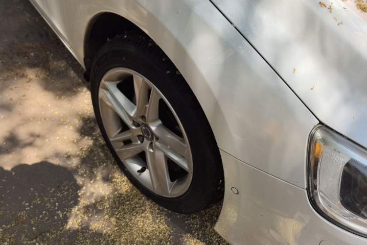 Used Volvo V60 2015 T5 Zhiya Edition Right Front Wheel Hub
