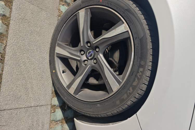 Used Volvo V60 2015 T5 Zhiya Edition Right Front Wheel Hub
