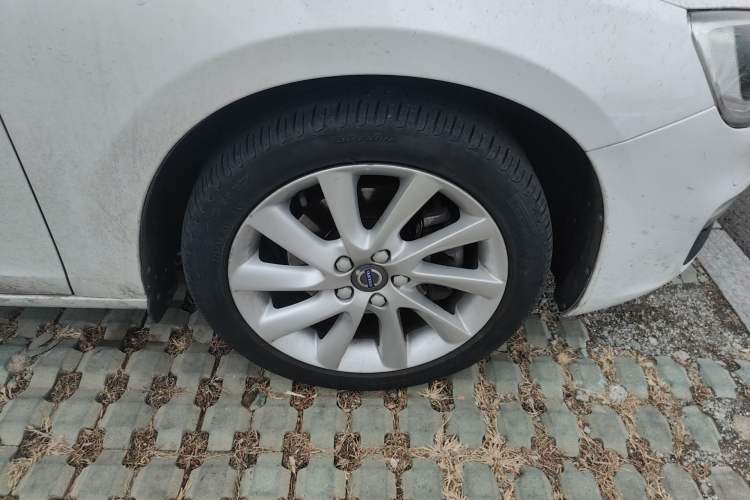 Used Volvo V60 2015 T5 Zhiyi Edition Right Front Wheel Hub