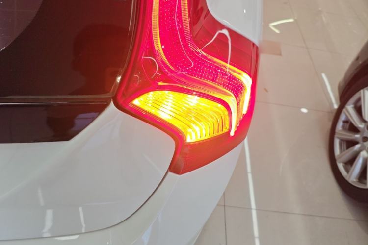 Used Volvo V60 2015 T5 Zhiyi Edition Right Rear Taillight