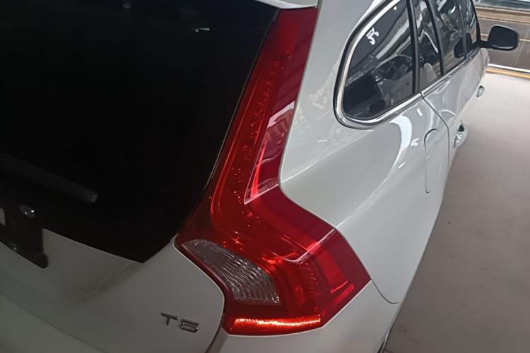 Used Volvo V60 2015 T5 Zhiya Edition Right Rear Taillight