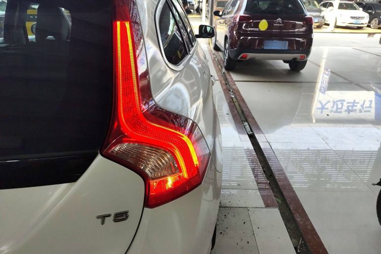 Used Volvo V60 2015 T5 Zhiyi Edition Right Rear Taillight