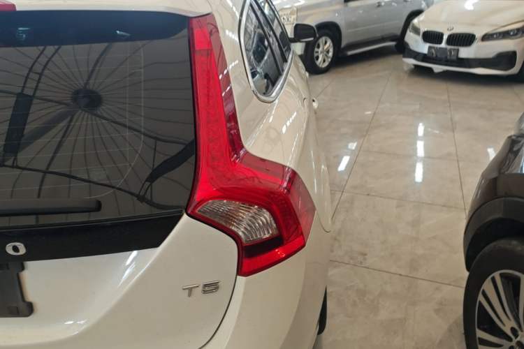 Used Volvo V60 2015 T5 Zhiya Edition Right Rear Taillight