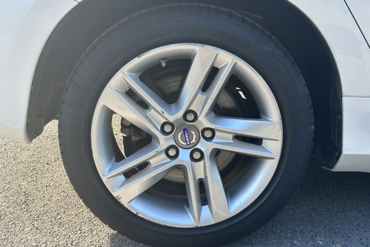 Used Volvo V60 2015 T5 Zhiya Edition Right Rear Wheel Hub