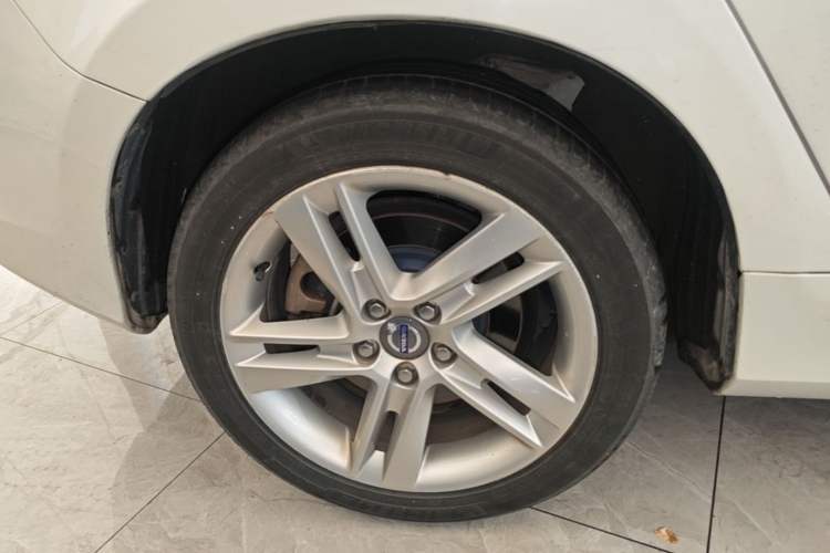 Used Volvo V60 2015 T5 Zhiya Edition Right Rear Wheel Hub