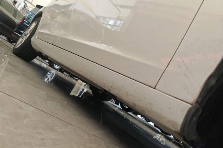 Used Volvo V60 2015 T5 Zhiya Edition Right Side Sill