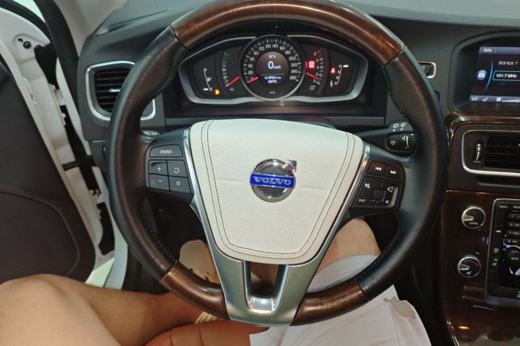 Used Volvo V60 2015 T5 Zhiyi Edition Steering Wheel