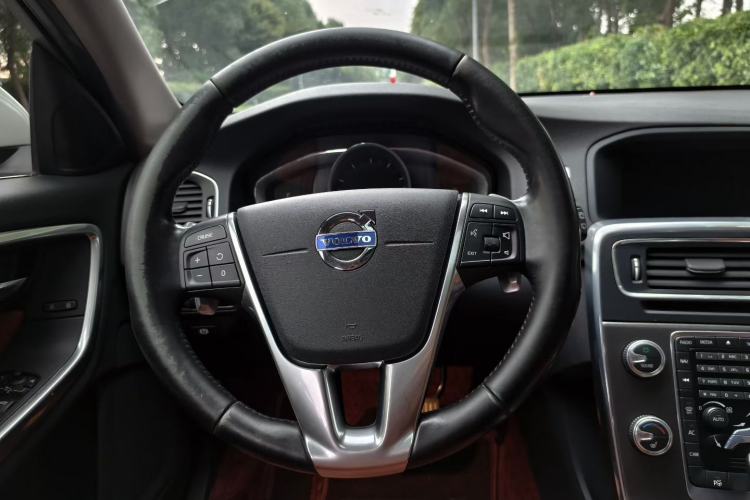 Used Volvo V60 2015 T5 Zhiya Edition Steering Wheel