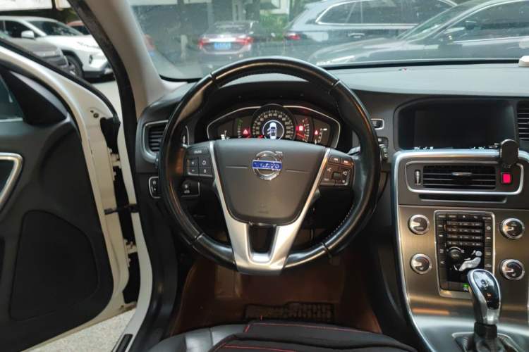 Used Volvo V60 2015 T5 Zhiyi Edition Steering Wheel