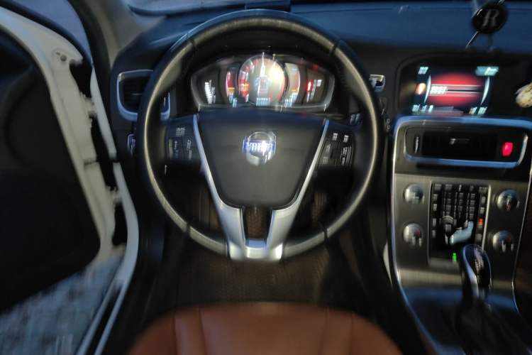 Used Volvo V60 2015 T5 Zhiyi Edition Steering Wheel