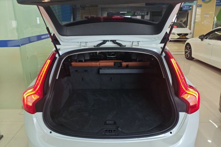 Used Volvo V60 2015 T5 Zhiyi Edition Trunk