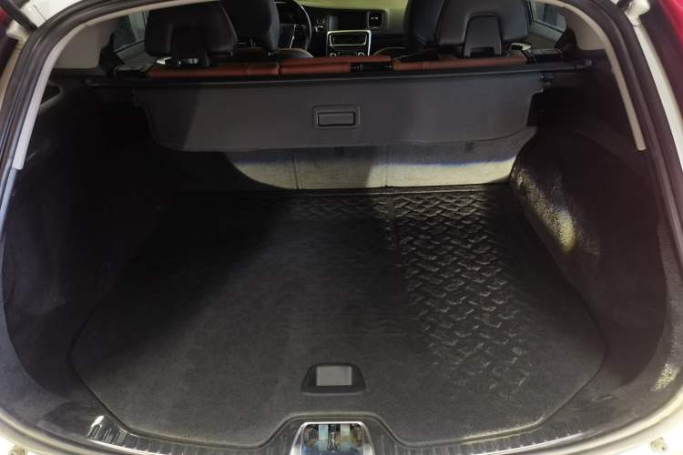 Used Volvo V60 2015 T5 Zhiya Edition Trunk