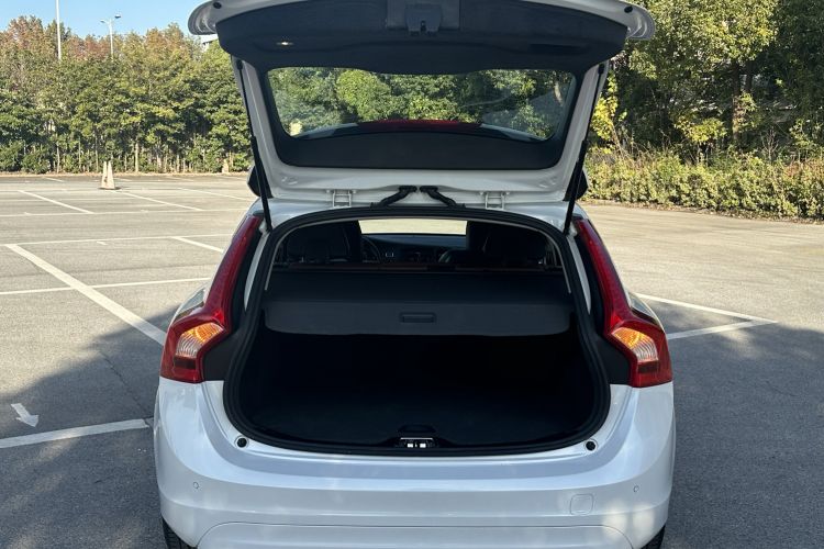 Used Volvo V60 2015 T5 Zhiya Edition Trunk
