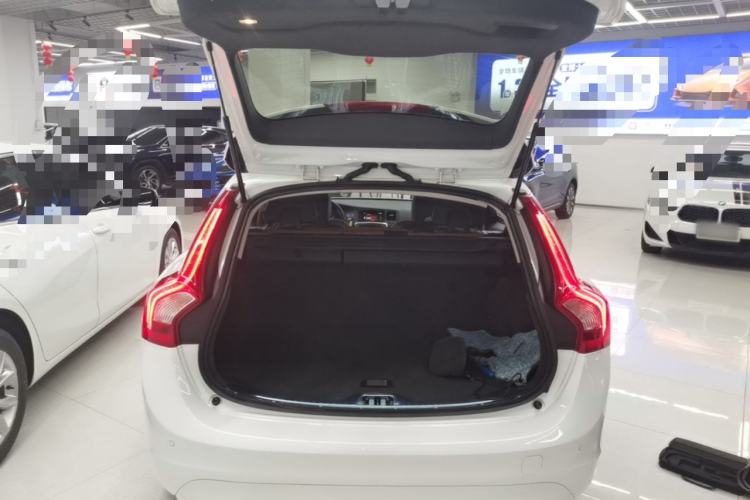 Used Volvo V60 2015 T5 Zhiya Edition Trunk