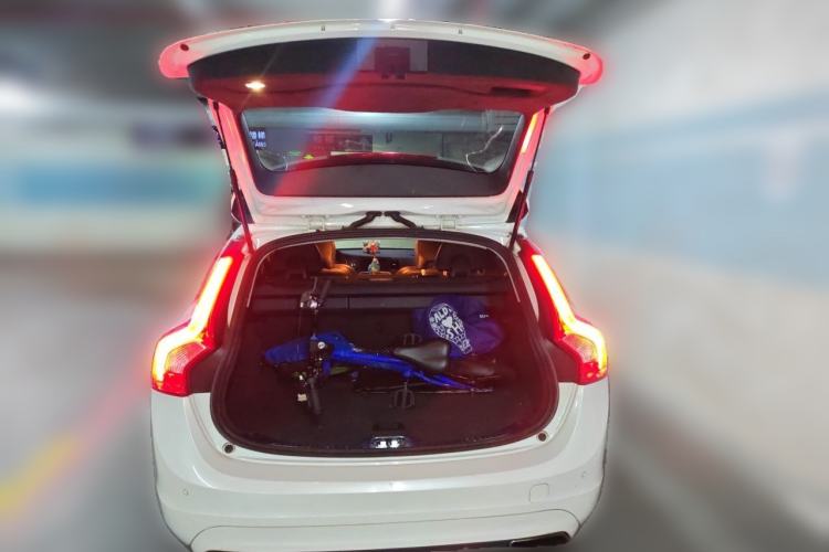 Used Volvo V60 2015 T5 Zhiya Edition Trunk