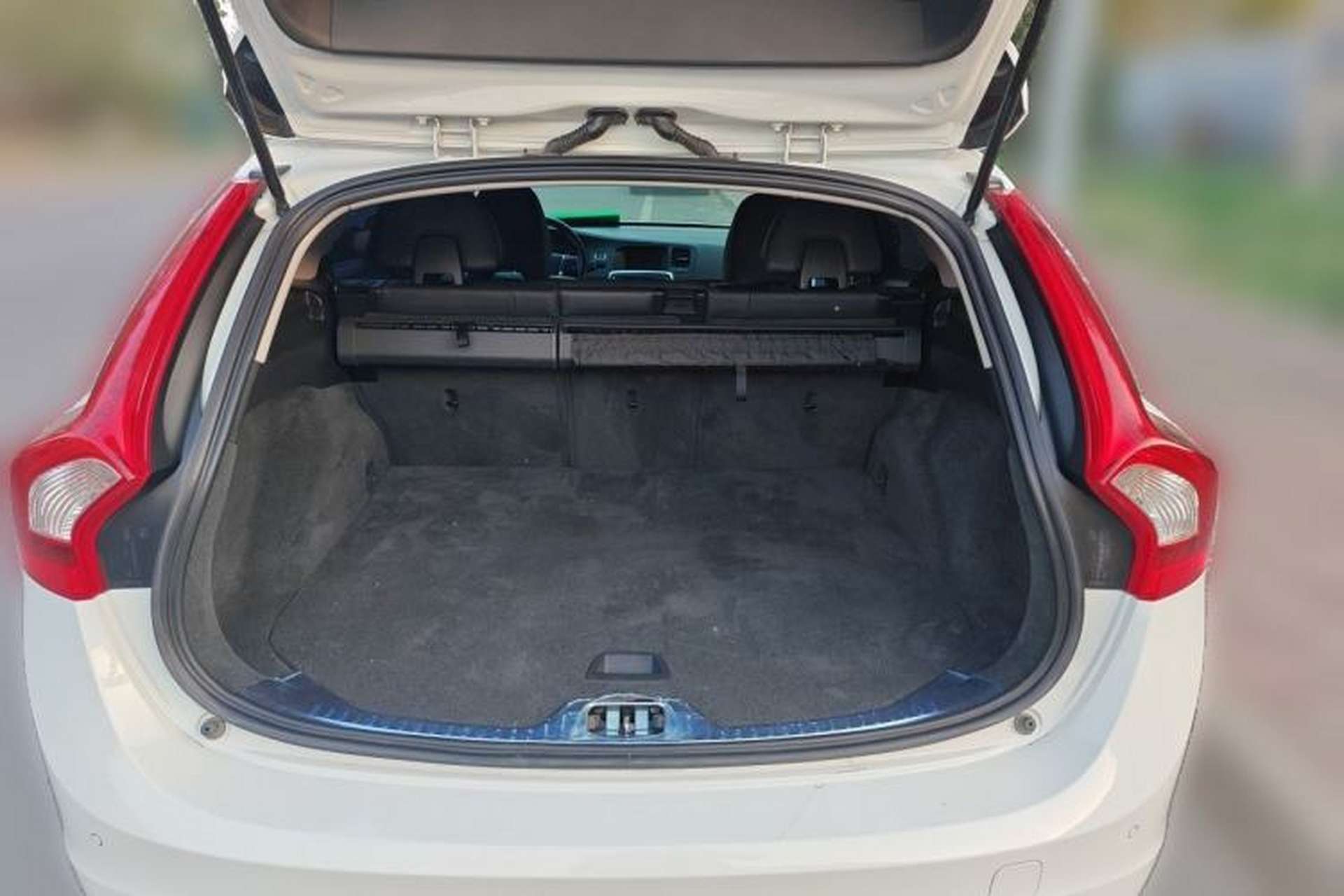 Used Volvo V60 2015 T5 Zhiya Edition Trunk