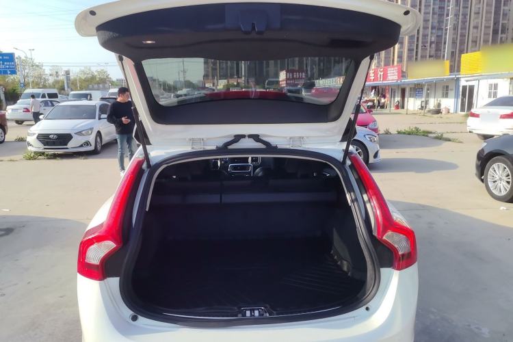 Used Volvo V60 2015 T5 Zhiya Edition Trunk