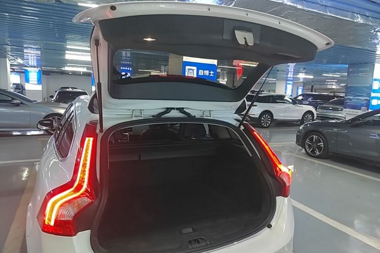 Used Volvo V60 2015 T5 Zhiyi Edition Trunk
