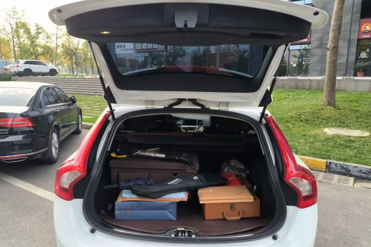 Used Volvo V60 2015 T5 Zhiya Edition Trunk