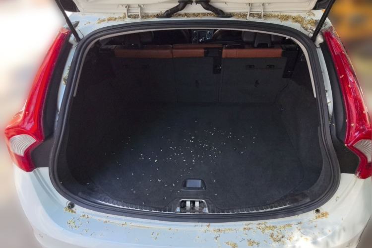 Used Volvo V60 2015 T5 Zhiya Edition Trunk