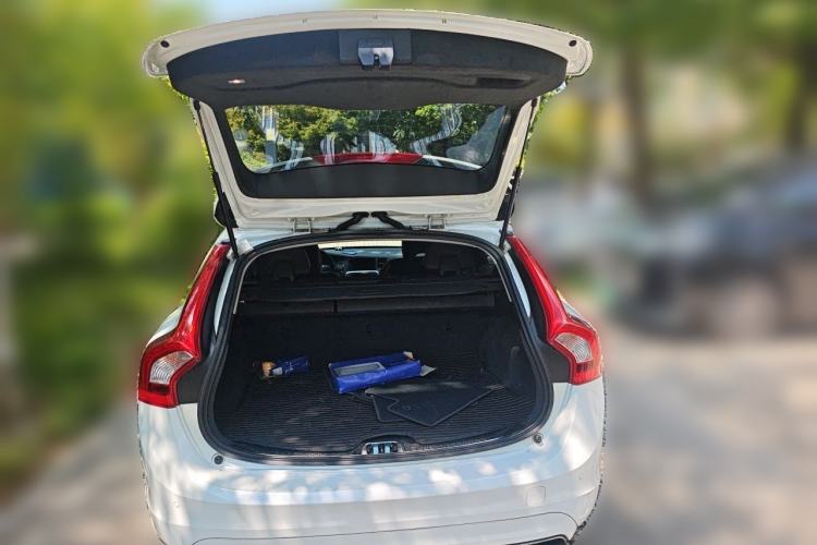 Used Volvo V60 2015 T5 Zhiya Edition Trunk