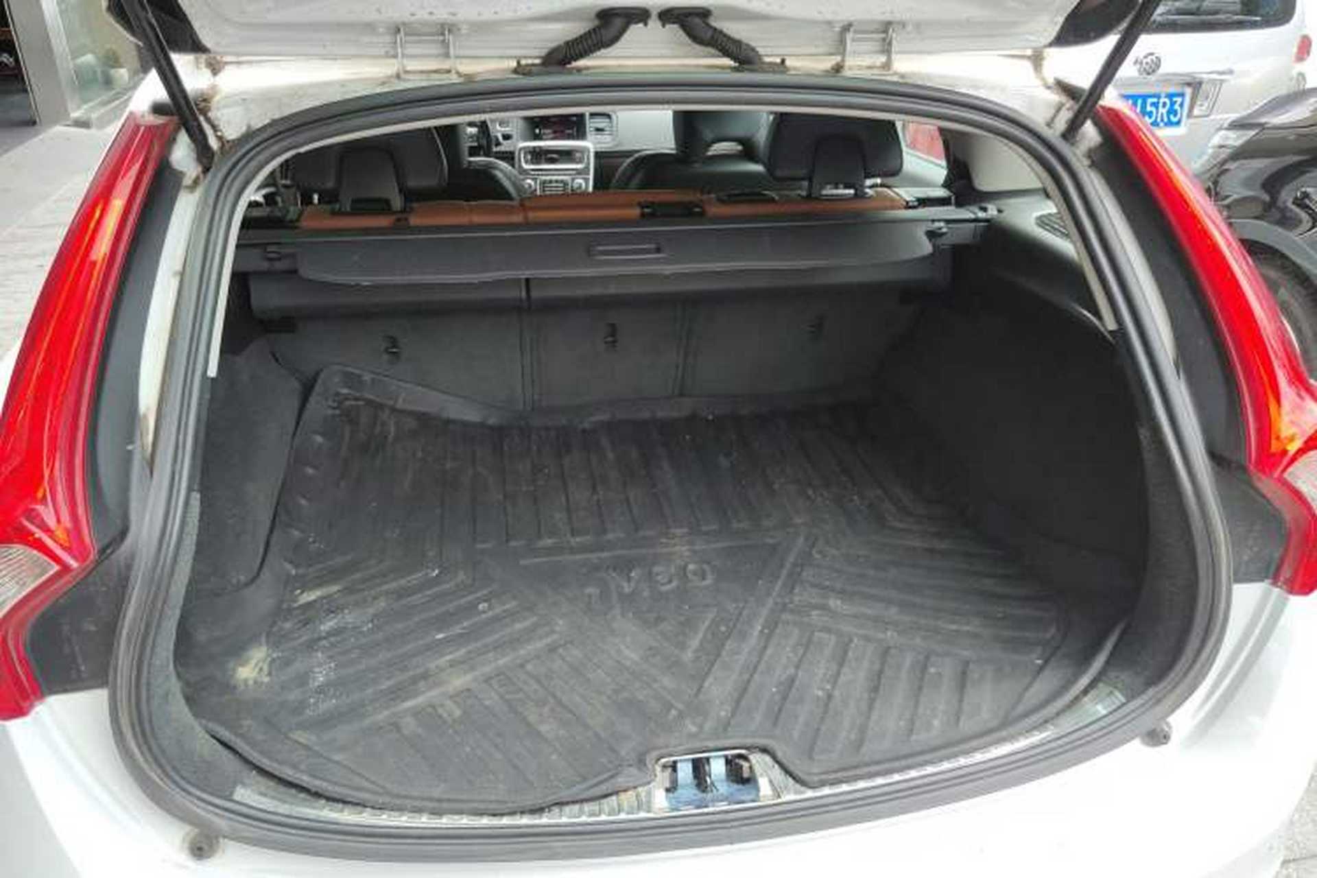 Used Volvo V60 2015 T5 Zhiya Edition Trunk