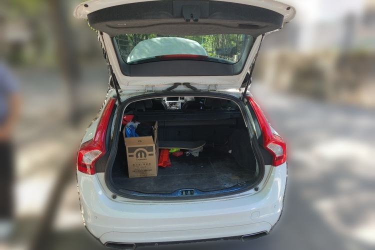 Used Volvo V60 2015 T5 Zhiya Edition Trunk