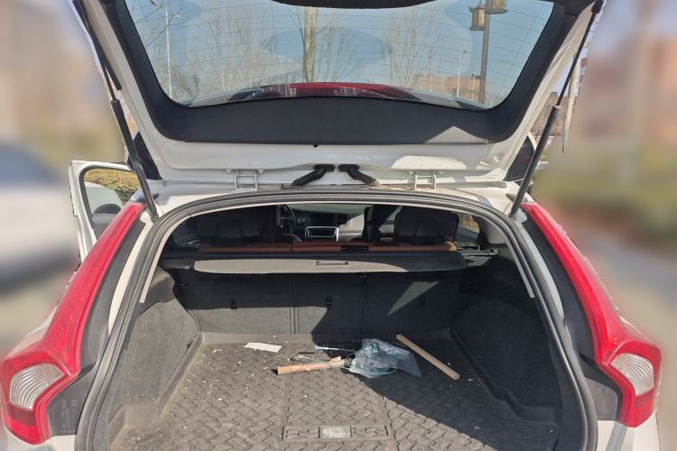 Used Volvo V60 2015 T5 Zhiya Edition Trunk