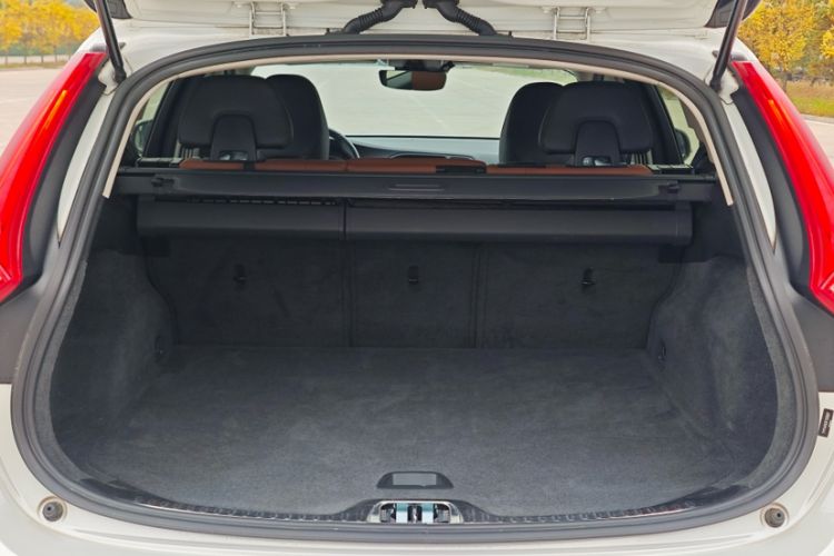 Used Volvo V60 2015 T5 Zhiya Edition Trunk