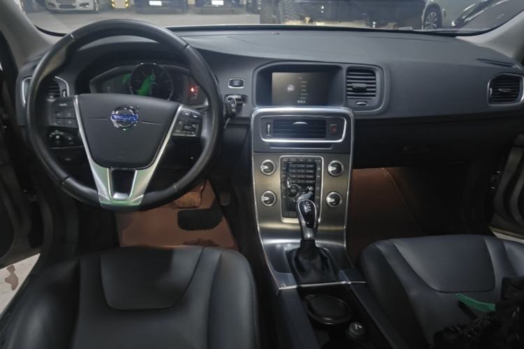 Used Volvo V60 2015 T5 Zhiyi Edition Center Console