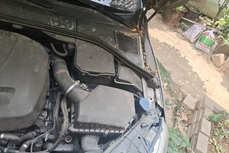 Used Volvo V60 2015 T5 Zhiyi Edition Engine Bay Left