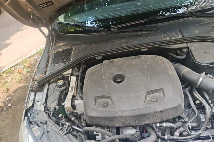 Used Volvo V60 2015 T5 Zhiyi Edition Engine Bay Right