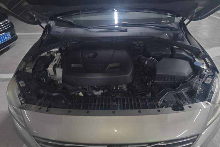 Used Volvo V60 2015 T5 Zhiyi Edition Engine Bay
