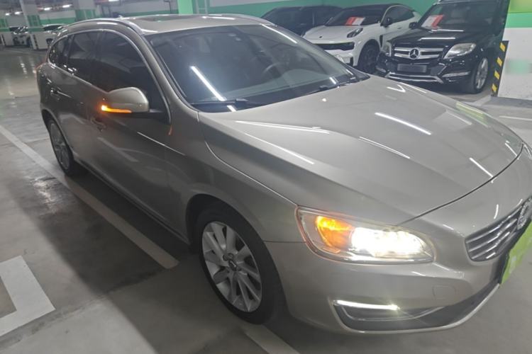 Used Volvo V60 2015 T5 Zhiyi Edition Front Right 45 Deg