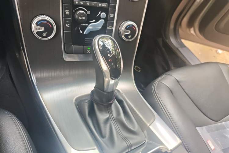 Used Volvo V60 2015 T5 Zhiyi Edition Gear Lever