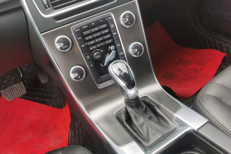 Used Volvo V60 2015 T5 Zhiyi Edition Gear Lever