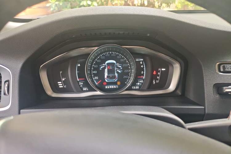 Used Volvo V60 2015 T5 Zhiyi Edition Instrument Cluster