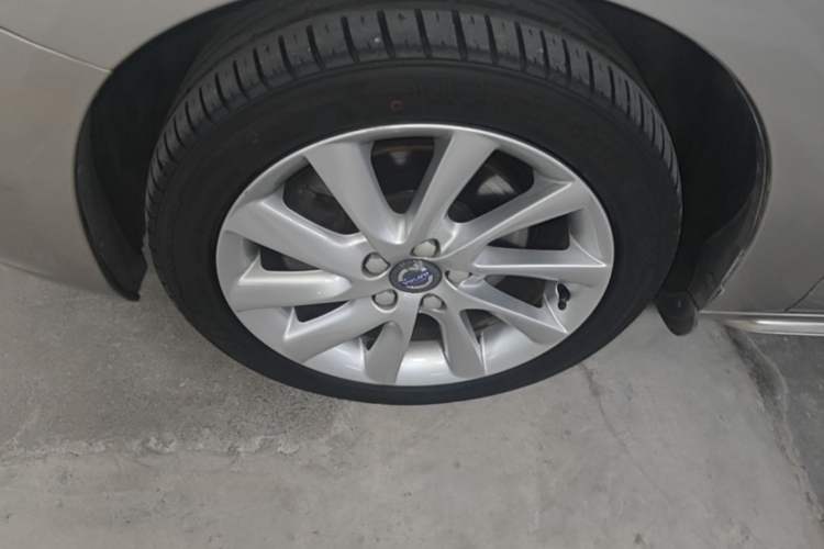 Used Volvo V60 2015 T5 Zhiyi Edition Left Front Wheel Hub