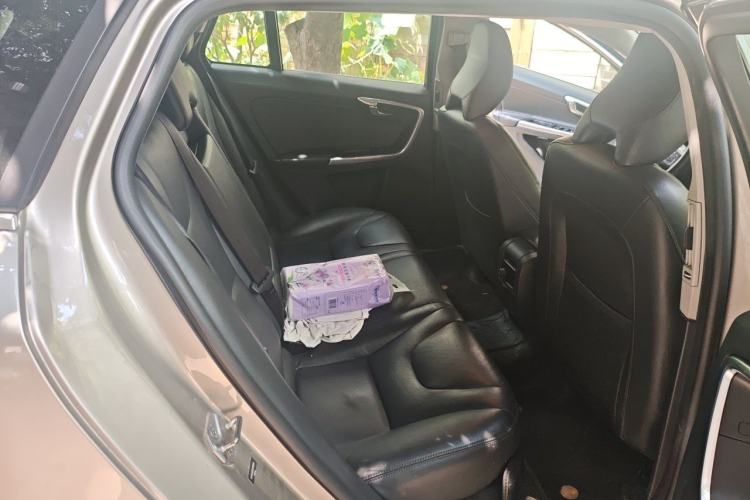 Used Volvo V60 2015 T5 Zhiyi Edition Left Rear Seat
